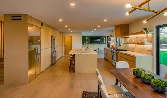 24245 Hatteras, Woodland Hills, CA 91367