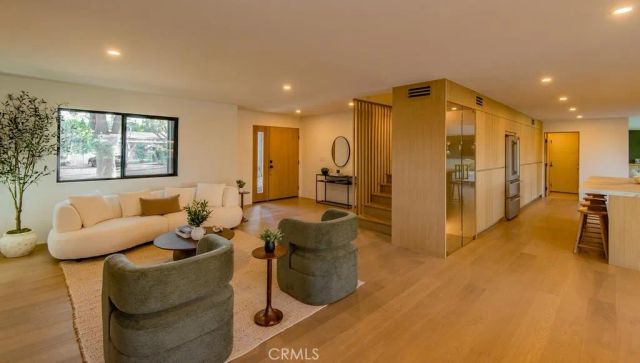 24245 Hatteras, Woodland Hills, CA 91367