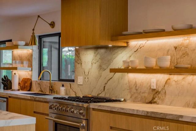 24245 Hatteras, Woodland Hills, CA 91367
