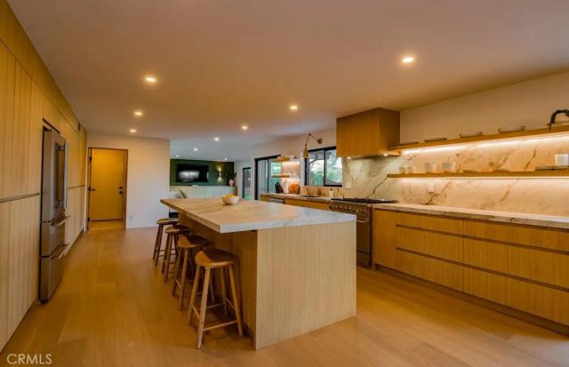 24245 Hatteras, Woodland Hills, CA 91367
