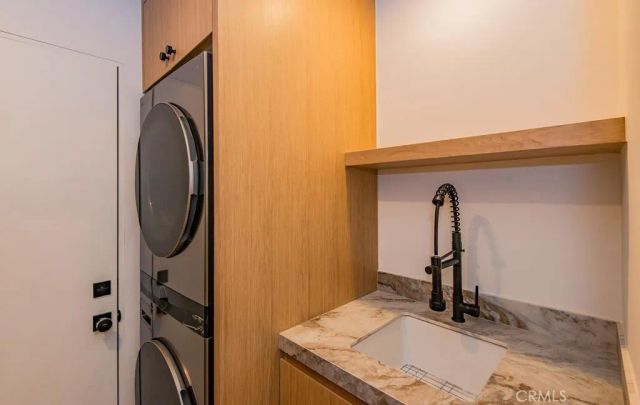 24245 Hatteras, Woodland Hills, CA 91367