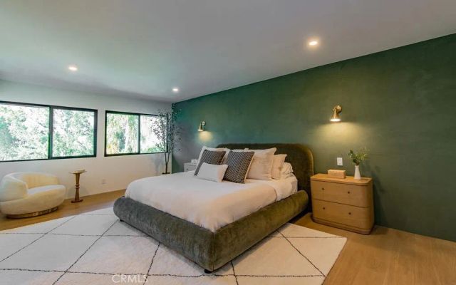 24245 Hatteras, Woodland Hills, CA 91367