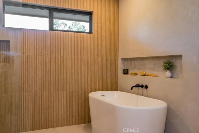 24245 Hatteras, Woodland Hills, CA 91367