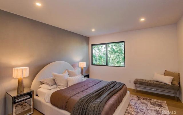 24245 Hatteras, Woodland Hills, CA 91367