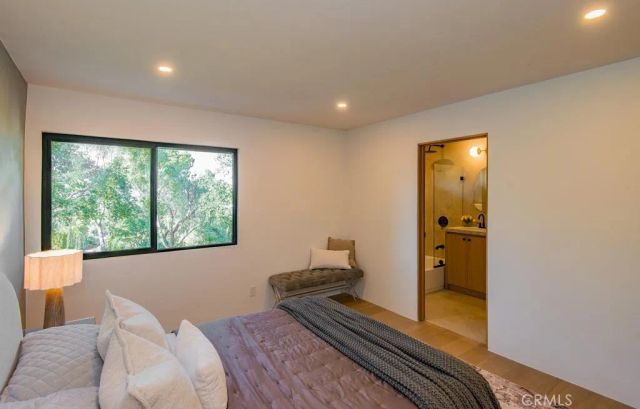 24245 Hatteras, Woodland Hills, CA 91367