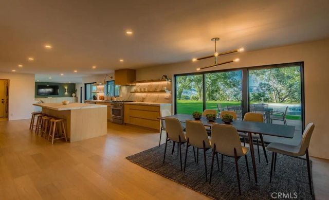 24245 Hatteras, Woodland Hills, CA 91367