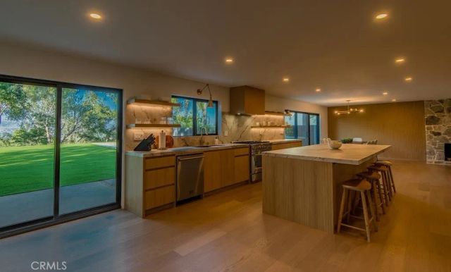 24245 Hatteras, Woodland Hills, CA 91367
