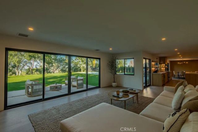 24245 Hatteras, Woodland Hills, CA 91367