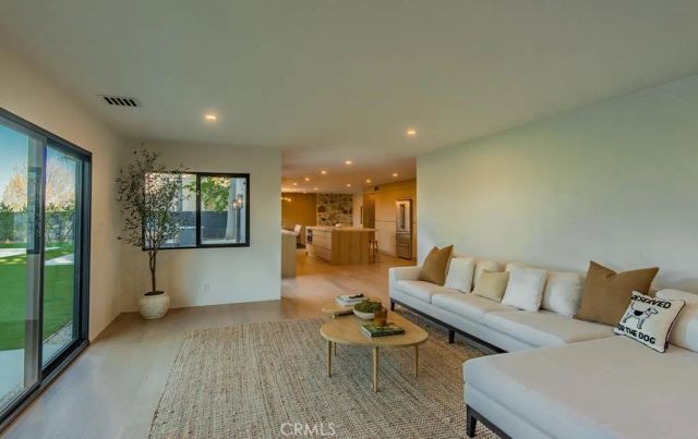 24245 Hatteras, Woodland Hills, CA 91367