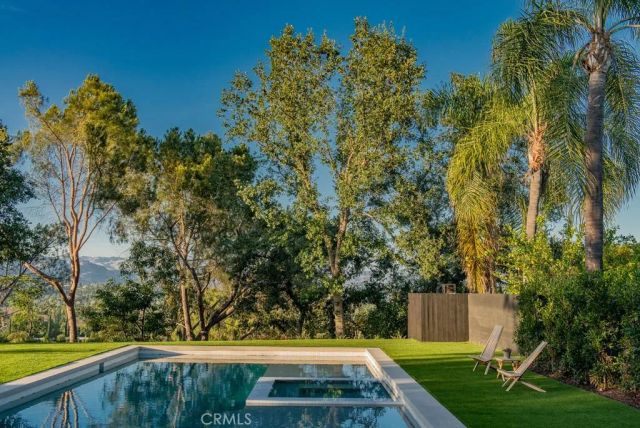 24245 Hatteras, Woodland Hills, CA 91367