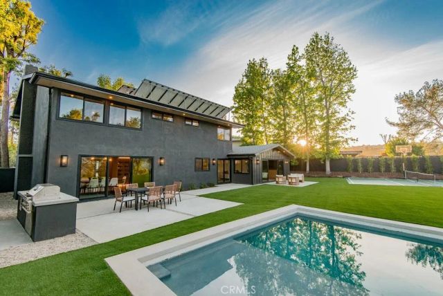 24245 Hatteras, Woodland Hills, CA 91367