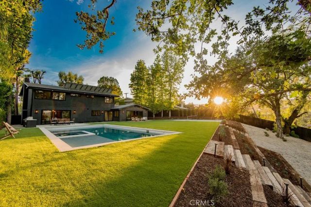 24245 Hatteras, Woodland Hills, CA 91367