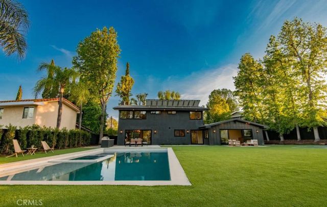 24245 Hatteras, Woodland Hills, CA 91367