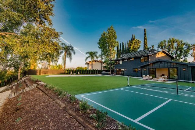 24245 Hatteras, Woodland Hills, CA 91367
