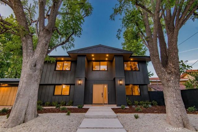 24245 Hatteras, Woodland Hills, CA 91367
