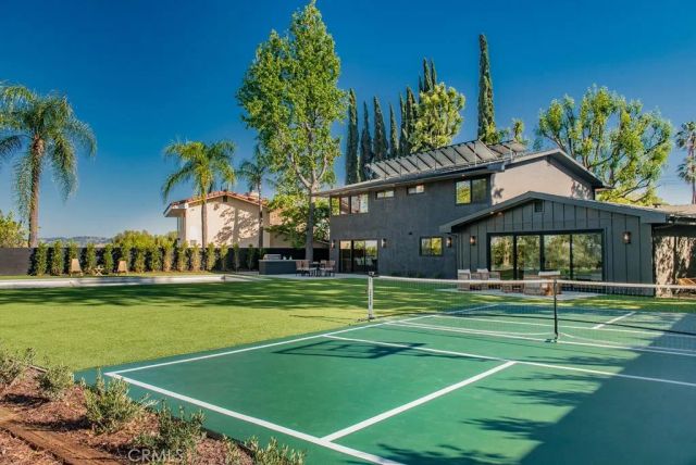 24245 Hatteras, Woodland Hills, CA 91367