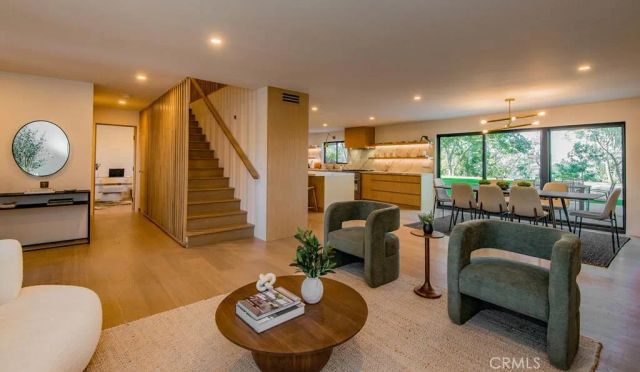 24245 Hatteras, Woodland Hills, CA 91367