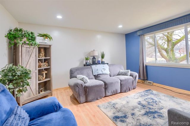 8250 Rockwood Avenue, Mount Morris, MI 48458