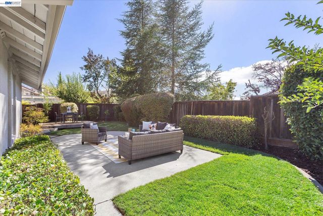 535 Zenith Ridge Rd, Danville, CA 94506