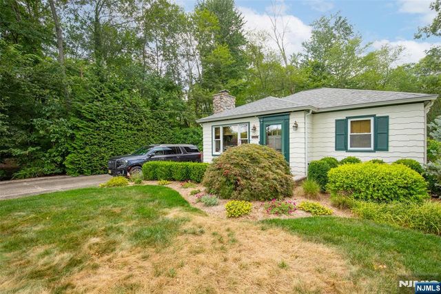 112 Lakeview Terrace, Oakland, NJ 07436