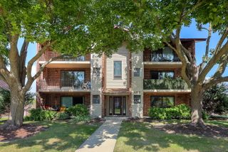 468 Valley Drive 100, Naperville, IL 60563