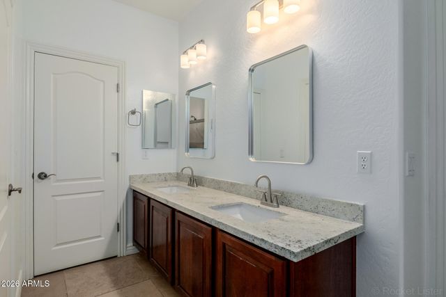 2324 W BLAYLOCK Drive, Phoenix, AZ 85085