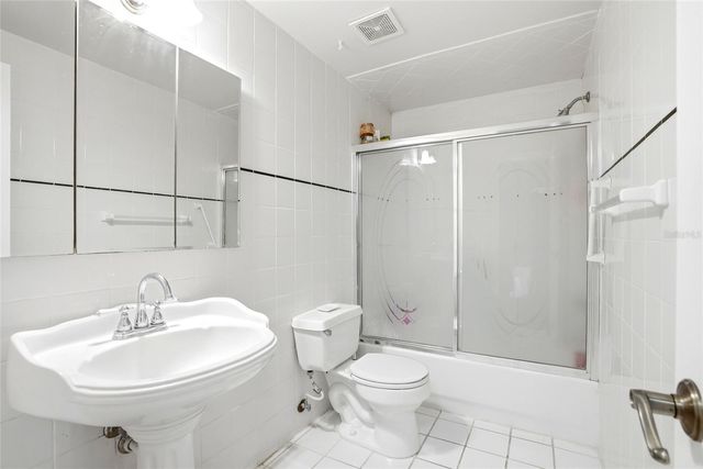 8206 VASSAR CIRCLE, Tampa, FL 33634