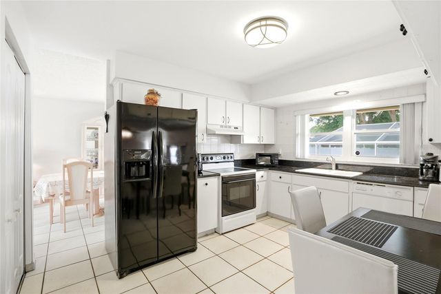 8206 VASSAR CIRCLE, Tampa, FL 33634