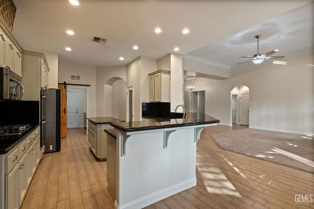 10507 Ashbourne Drive, Bakersfield, CA 93312