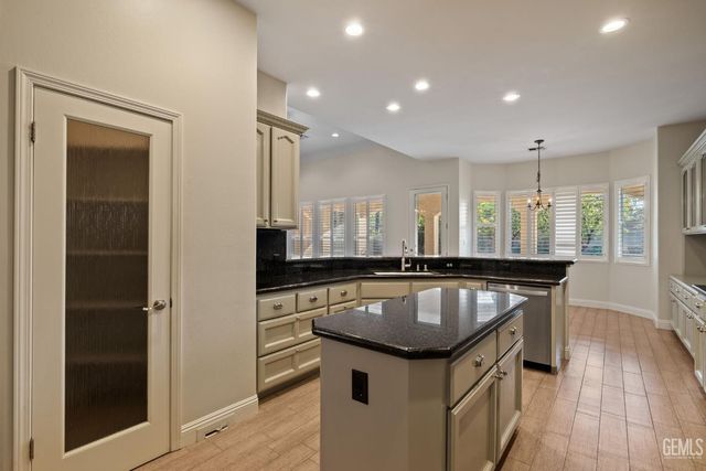 10507 Ashbourne Drive, Bakersfield, CA 93312