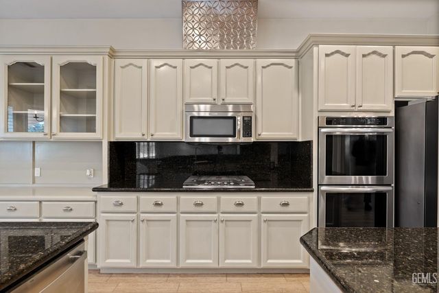 10507 Ashbourne Drive, Bakersfield, CA 93312