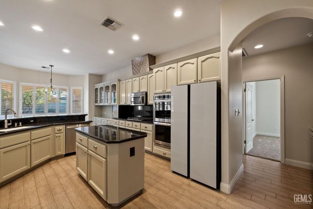 10507 Ashbourne Drive, Bakersfield, CA 93312