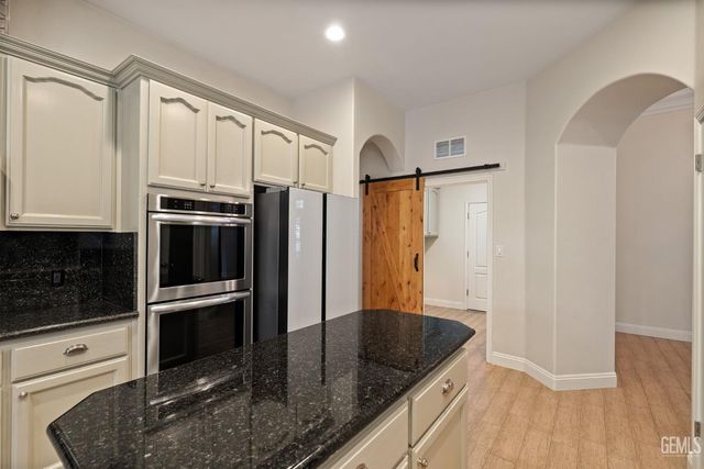 10507 Ashbourne Drive, Bakersfield, CA 93312