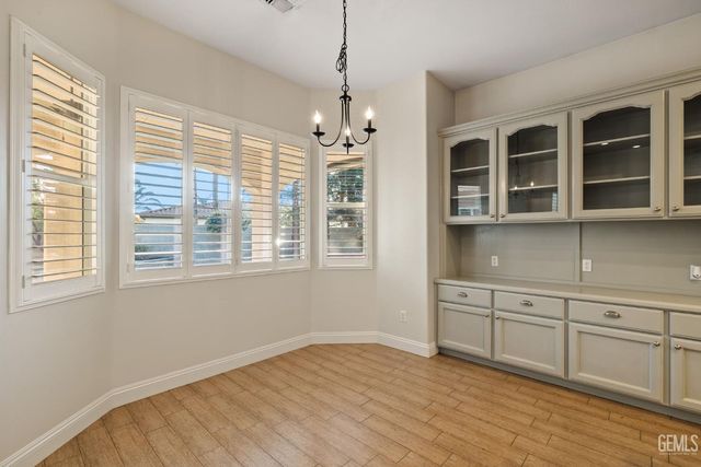 10507 Ashbourne Drive, Bakersfield, CA 93312