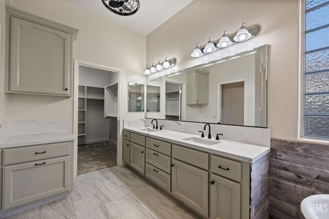 10507 Ashbourne Drive, Bakersfield, CA 93312