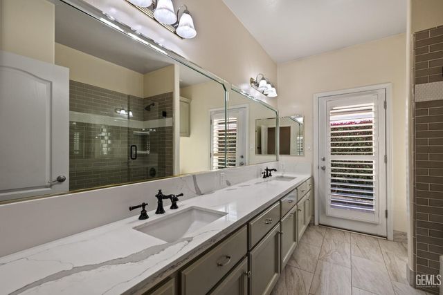 10507 Ashbourne Drive, Bakersfield, CA 93312