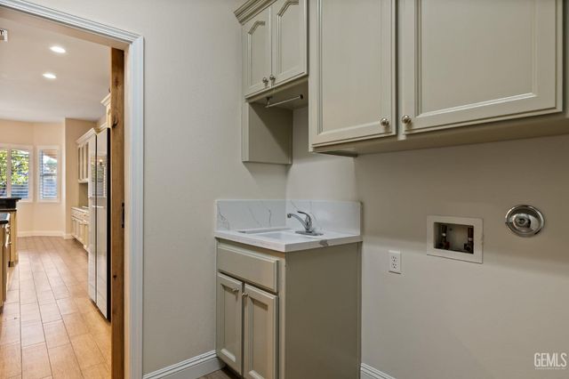 10507 Ashbourne Drive, Bakersfield, CA 93312