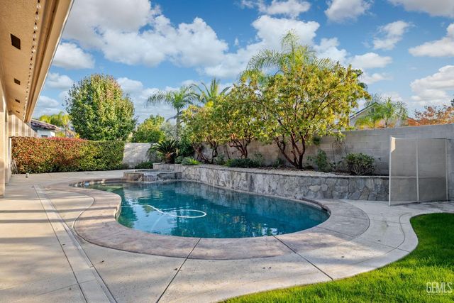 10507 Ashbourne Drive, Bakersfield, CA 93312