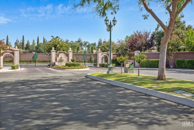 10507 Ashbourne Drive, Bakersfield, CA 93312