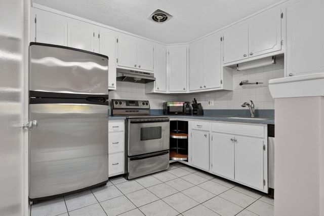 2192 Mass Ave 2-2, Cambridge, MA 02140