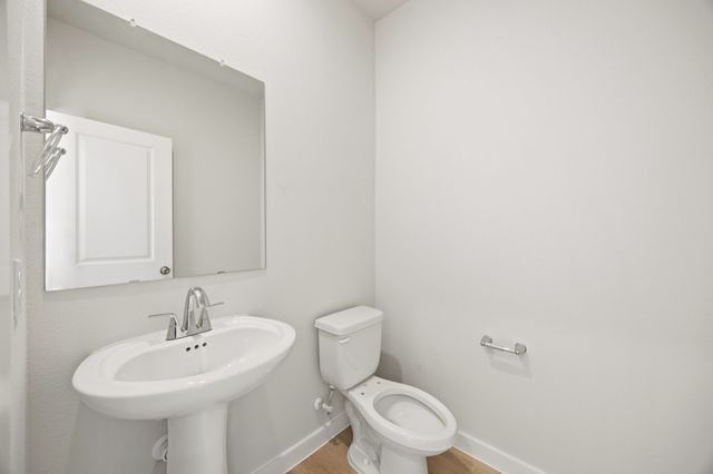 318 Amberville Drive, Red Oak, TX 75154