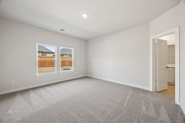 318 Amberville Drive, Red Oak, TX 75154