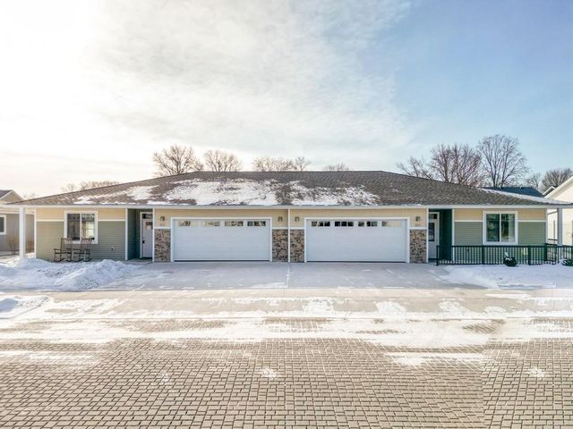 812 Parkside Lane, Charles City, IA 50616