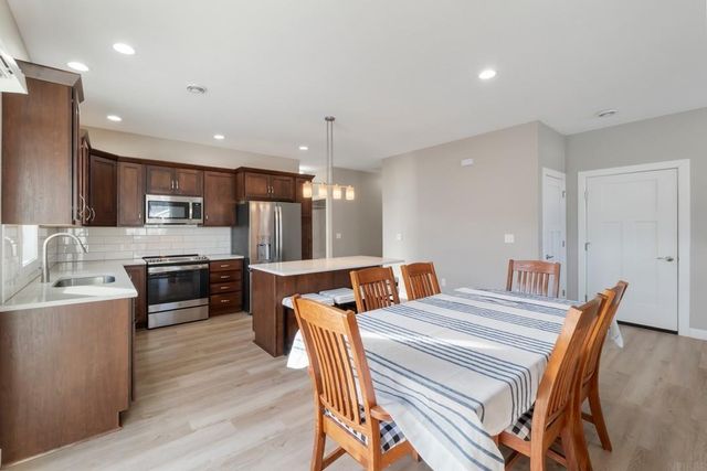 812 Parkside Lane, Charles City, IA 50616