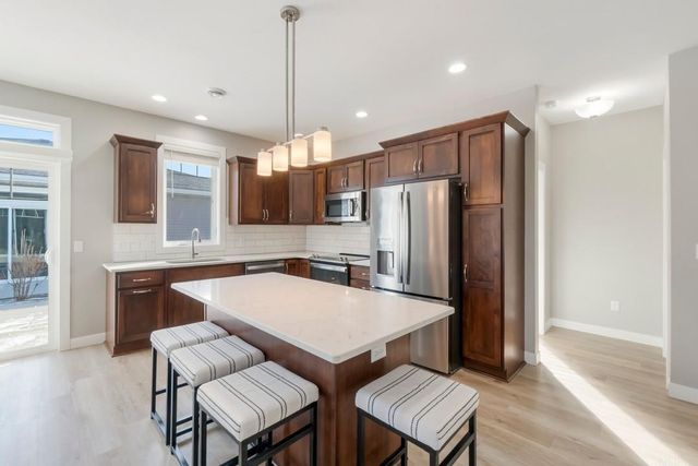 812 Parkside Lane, Charles City, IA 50616