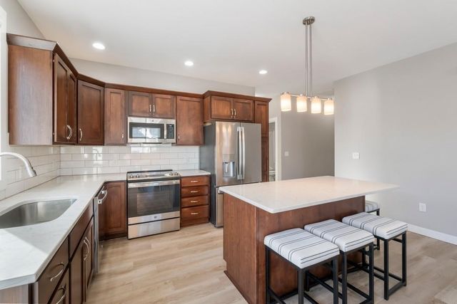 812 Parkside Lane, Charles City, IA 50616