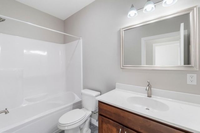 812 Parkside Lane, Charles City, IA 50616