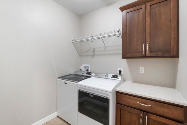 812 Parkside Lane, Charles City, IA 50616