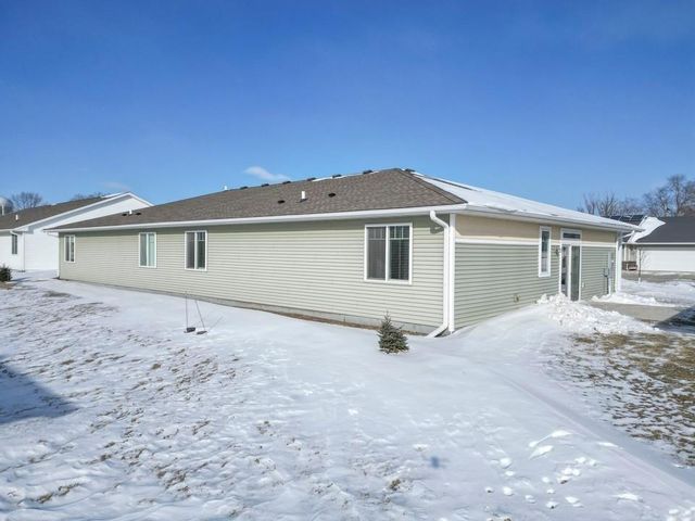 812 Parkside Lane, Charles City, IA 50616