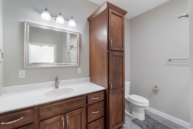 812 Parkside Lane, Charles City, IA 50616